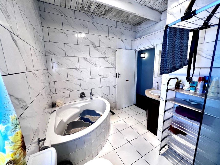 2 Bedroom Property for Sale in Table View Western Cape